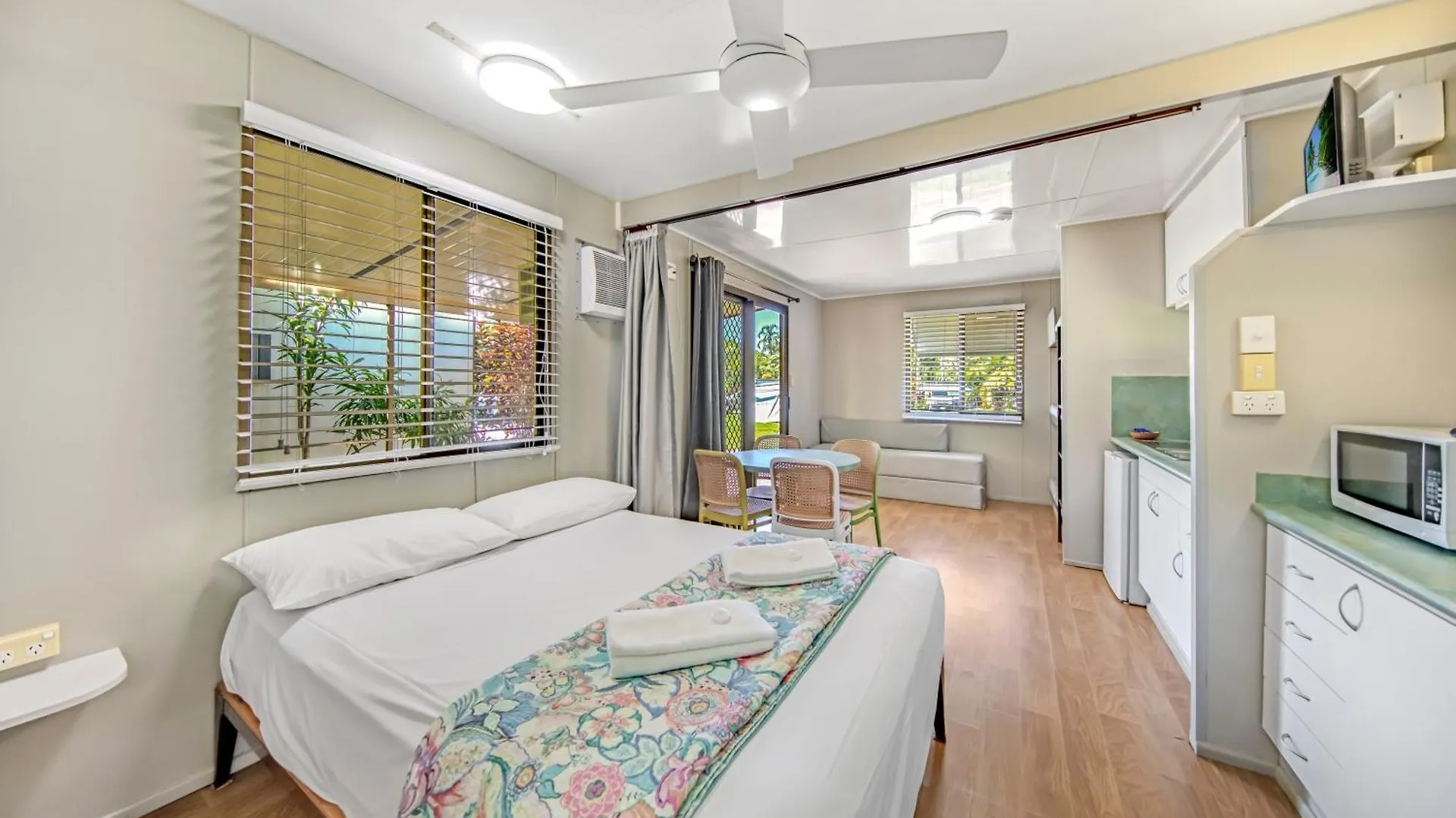 **** Holiday park Mission Beach Hideaway Holiday Village Australia